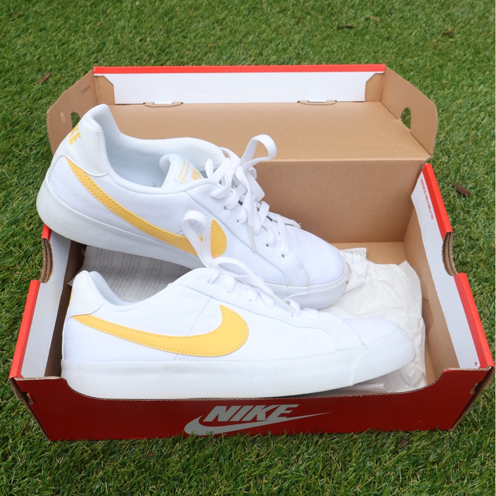 Nike court royale